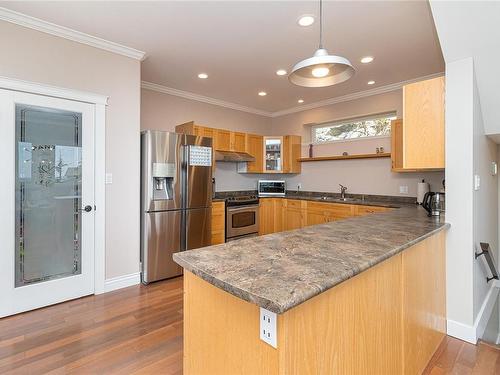 3363 Ravenwood Rd, Colwood, BC - Indoor Photo Showing Kitchen