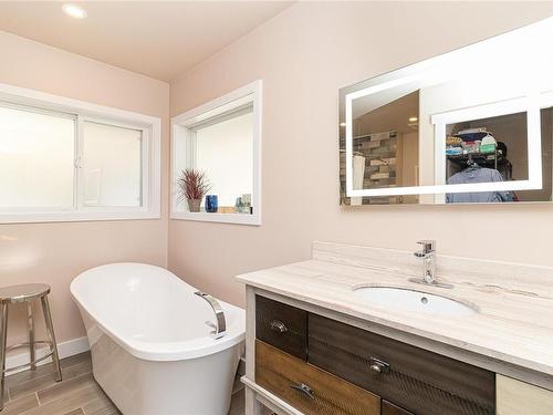 3363 Ravenwood Rd, Colwood, BC - Indoor Photo Showing Bathroom