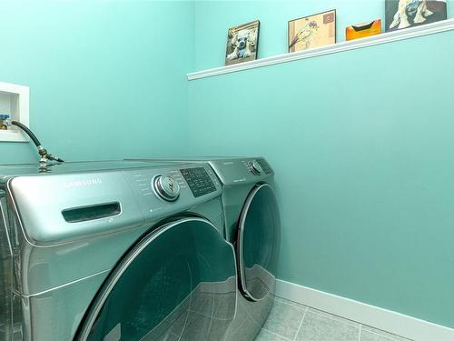 3363 Ravenwood Rd, Colwood, BC - Indoor Photo Showing Laundry Room