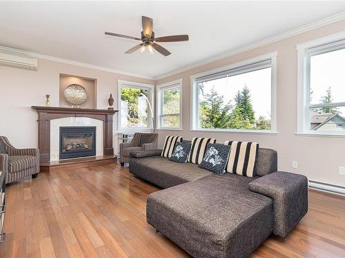 3363 Ravenwood Rd, Colwood, BC - Indoor Photo Showing Living Room With Fireplace