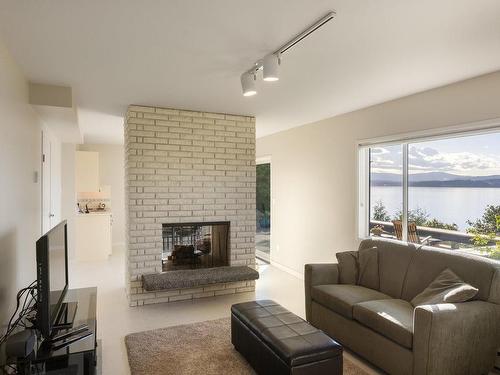 9600 Ardmore Dr, North Saanich, BC - Indoor Photo Showing Living Room With Fireplace