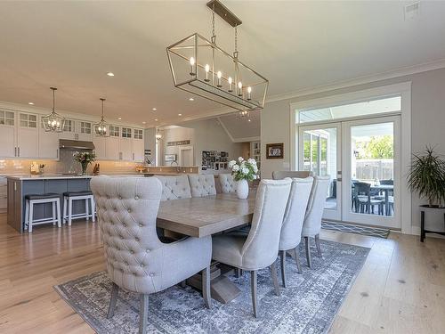 686 Wain Rd, North Saanich, BC - Indoor Photo Showing Dining Room