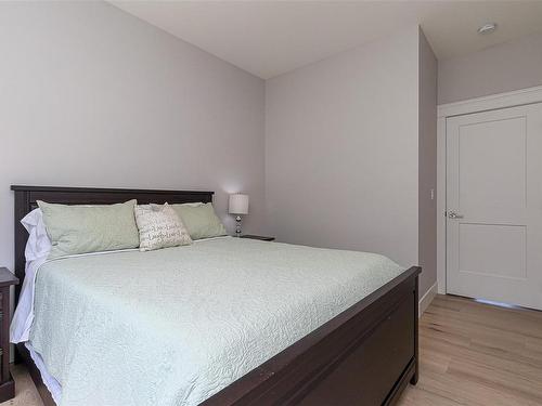 686 Wain Rd, North Saanich, BC - Indoor Photo Showing Bedroom