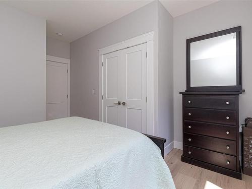 686 Wain Rd, North Saanich, BC - Indoor Photo Showing Bedroom