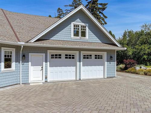 686 Wain Rd, North Saanich, BC - Outdoor