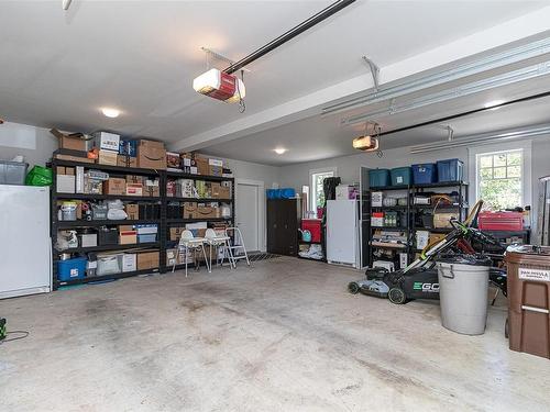 686 Wain Rd, North Saanich, BC - Indoor Photo Showing Garage