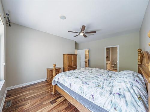 1355 Gambier Pl, Parksville, BC - Indoor Photo Showing Bedroom