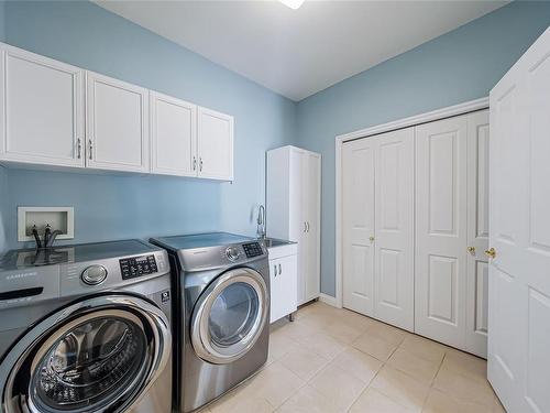 1355 Gambier Pl, Parksville, BC - Indoor Photo Showing Laundry Room