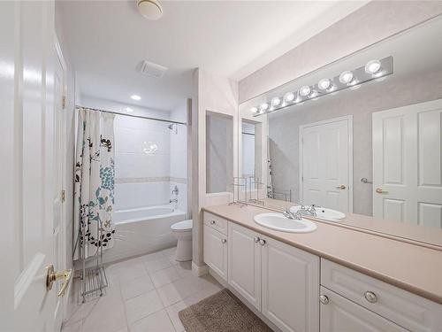 1355 Gambier Pl, Parksville, BC - Indoor Photo Showing Bathroom