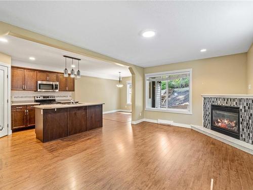 129 Grace Pl, Nanaimo, BC - Indoor With Fireplace