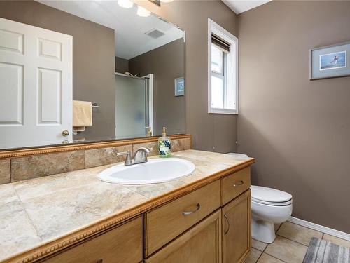 1485 10Th St East, Courtenay, BC - Indoor Photo Showing Bathroom