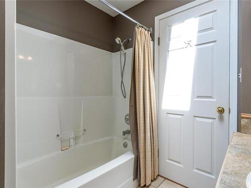 1485 10Th St East, Courtenay, BC - Indoor Photo Showing Bathroom