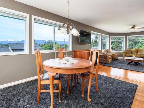 1485 10Th St East, Courtenay, BC - Indoor Photo Showing Dining Room