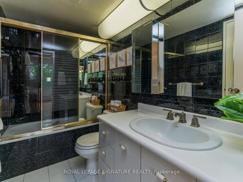 R1-4-60 Pavane Linkway, Toronto, ON - Indoor Photo Showing Bathroom