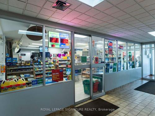 R1-4-60 Pavane Linkway, Toronto, ON - Indoor Photo Showing Other Room