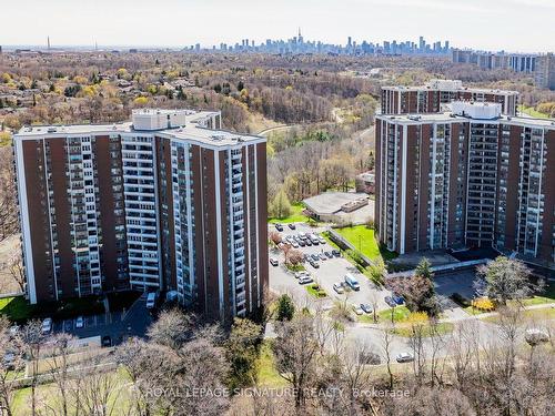 R1-4-60 Pavane Linkway, Toronto, ON - Outdoor