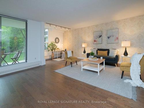 R1-4-60 Pavane Linkway, Toronto, ON - Indoor Photo Showing Living Room