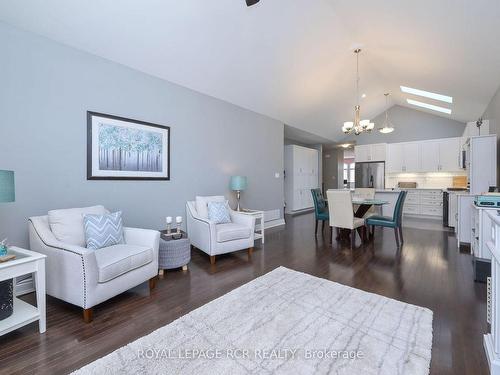 63 Summerhill Dr, New Tecumseth, ON - Indoor Photo Showing Living Room