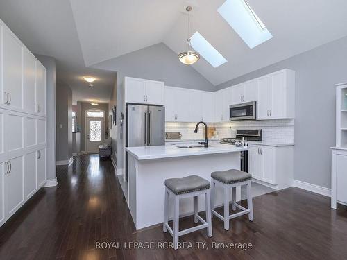 63 Summerhill Dr, New Tecumseth, ON - Indoor Photo Showing Kitchen With Stainless Steel Kitchen With Upgraded Kitchen