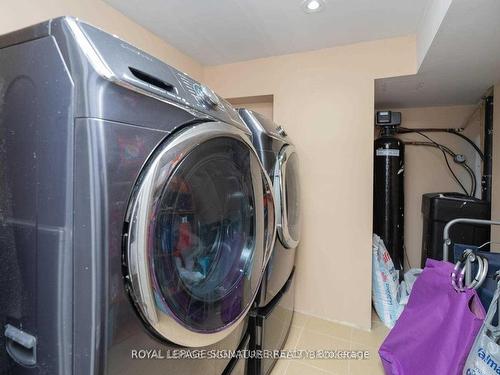 115 Walter Sinclair Crt, Richmond Hill, ON - Indoor Photo Showing Laundry Room