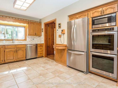 19 Finley Dr, Tiny, ON - Indoor Photo Showing Kitchen
