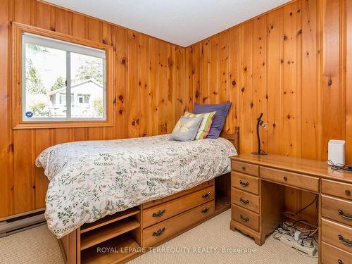 19 Finley Dr, Tiny, ON - Indoor Photo Showing Bedroom
