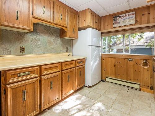 19 Finley Dr, Tiny, ON - Indoor Photo Showing Kitchen