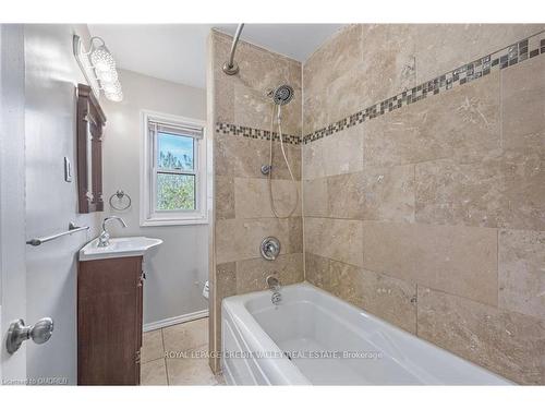 26 Crestview Ave, Brampton, ON - Indoor Photo Showing Bathroom