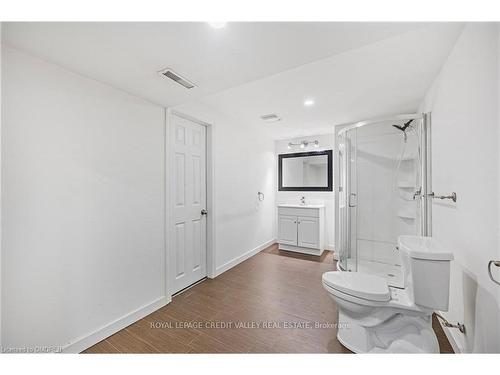 26 Crestview Ave, Brampton, ON - Indoor Photo Showing Bathroom