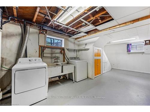 26 Crestview Ave, Brampton, ON - Indoor Photo Showing Laundry Room