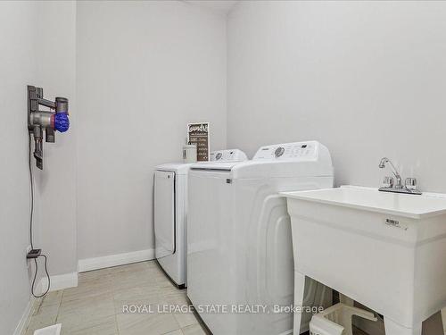 18 South Coast Circ, Fort Erie, ON - Indoor Photo Showing Laundry Room
