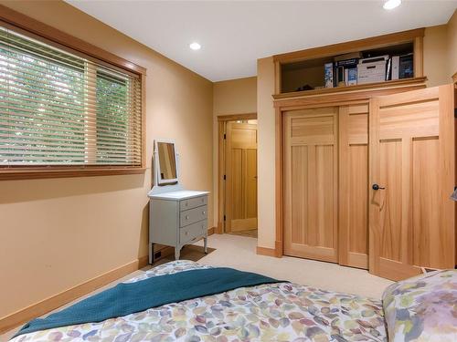 2647 Courtney Way, Shawnigan Lake, BC - Indoor Photo Showing Bedroom