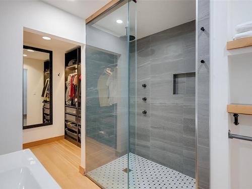 2647 Courtney Way, Shawnigan Lake, BC - Indoor Photo Showing Bathroom