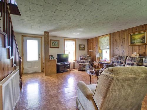 Salon - 307 Ch. Ridge, Hinchinbrooke, QC - Indoor Photo Showing Living Room