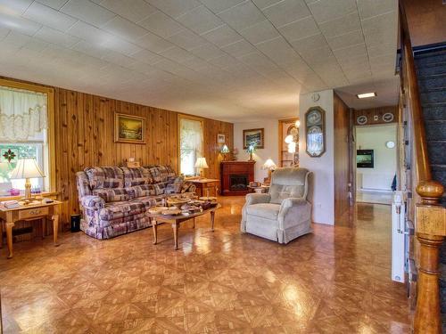 Salon - 307 Ch. Ridge, Hinchinbrooke, QC - Indoor Photo Showing Living Room