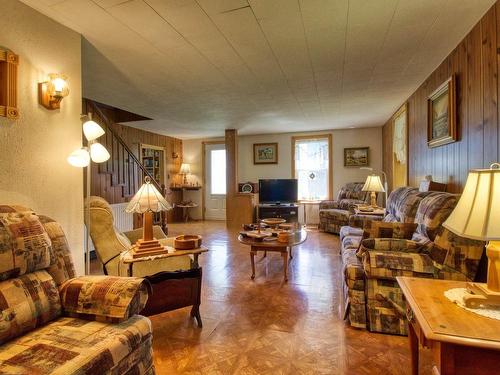 Salon - 307 Ch. Ridge, Hinchinbrooke, QC - Indoor Photo Showing Living Room