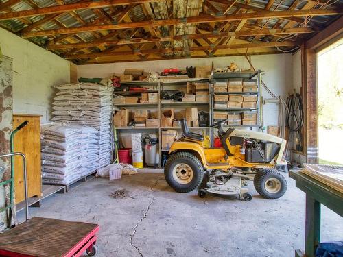 Workshop - 307 Ch. Ridge, Hinchinbrooke, QC - Indoor Photo Showing Garage