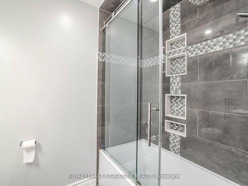 761 Richmond St W, Toronto, ON - Indoor Photo Showing Bathroom