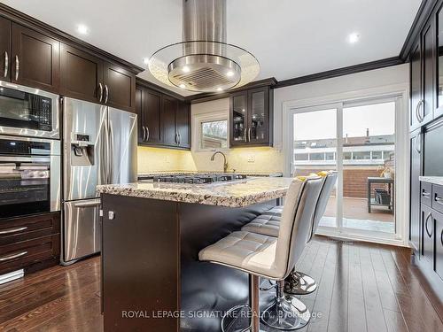 761 Richmond St W, Toronto, ON - Indoor Photo Showing Kitchen With Upgraded Kitchen