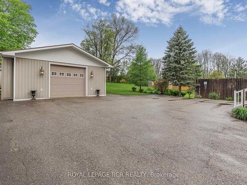 19306 Holland Landing Rd, East Gwillimbury, ON - Outdoor