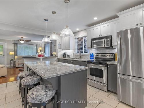 19306 Holland Landing Rd, East Gwillimbury, ON - Indoor Photo Showing Kitchen With Upgraded Kitchen
