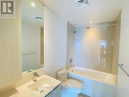 4407 - 3900 Confederation Parkway, Mississauga, ON - Indoor Photo Showing Bathroom