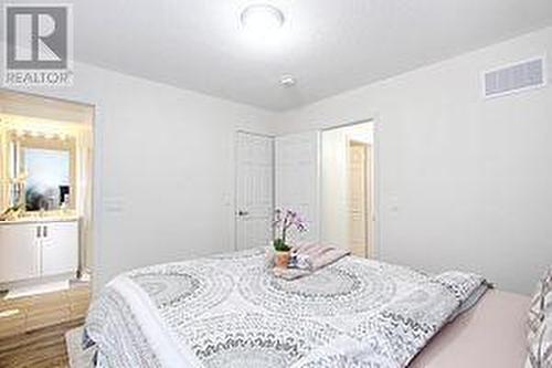 125 - 1 Beckenrose Court, Brampton, ON - Indoor Photo Showing Bedroom