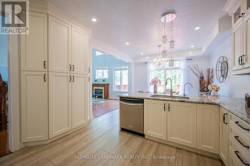 740 Cedar Bend Drive, Waterloo, ON - Indoor Photo Showing Kitchen With Upgraded Kitchen