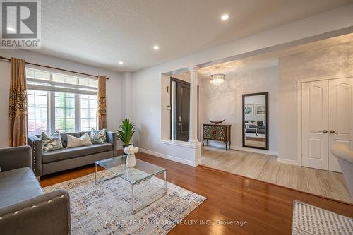 740 Cedar Bend Drive, Waterloo, ON - Indoor Photo Showing Living Room