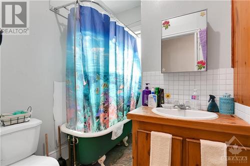 154-156 Beckwith Street N, Smiths Falls, ON - Indoor Photo Showing Bathroom