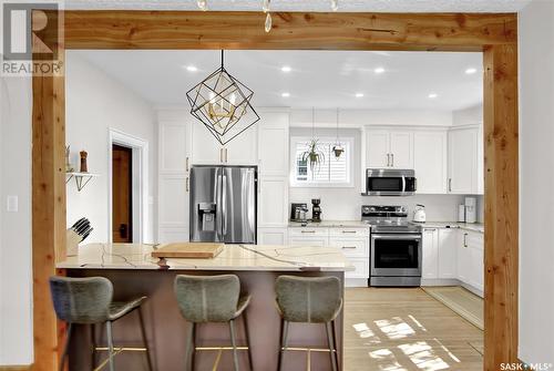 7 Angus Crescent, Regina, SK - Indoor Photo Showing Kitchen With Upgraded Kitchen