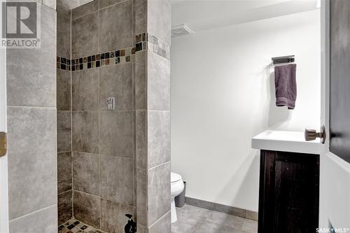7 Angus Crescent, Regina, SK - Indoor Photo Showing Bathroom
