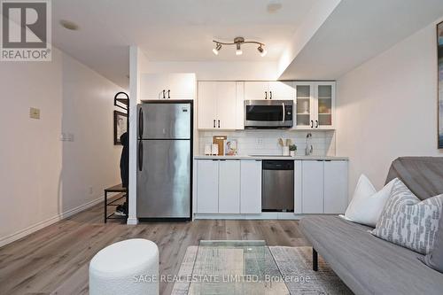 633 - 600 Fleet Street, Toronto (Niagara), ON - Indoor Photo Showing Kitchen With Stainless Steel Kitchen