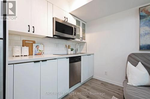 633 - 600 Fleet Street, Toronto (Niagara), ON - Indoor Photo Showing Kitchen